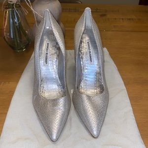 NWT MANOLO BLAHNIK, Silver, Reptile Print